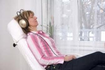 A Life-frekvenciák jótékony hatása egy számítógépes frekvencia-generátor program segítségével fejhallgatón keresztül élvezhető, egyéni összeállításban, zenei aláfestéssel, nyugodt, relaxációs körülmények között. 
A kezelés révén a szervezet természetes gyulladás- és fájdalomcsillapításra válik képessé, könnyebben és gyorsabban szabadul meg a kórokozóktól, salakanyagoktól, nem megfelelően működő sejtektől, szükségtelen anyagoktól.